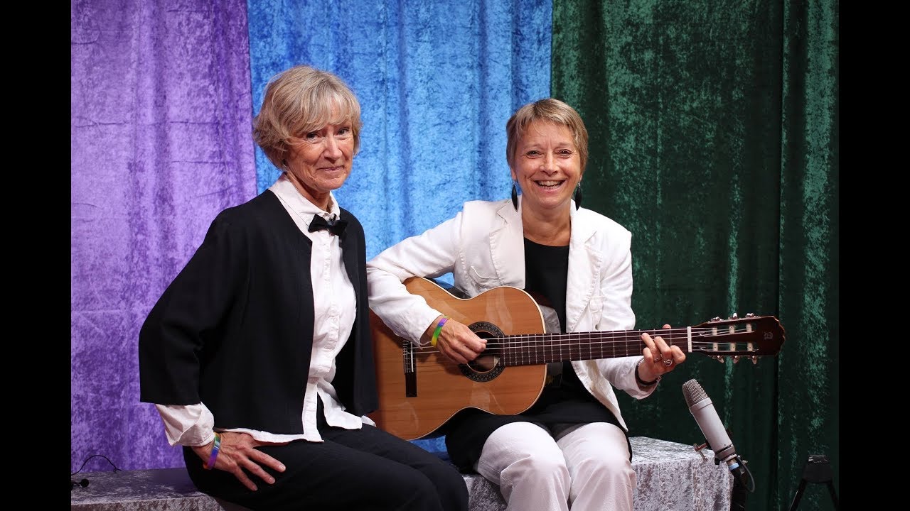 Sångstund med Lisa och Karin!