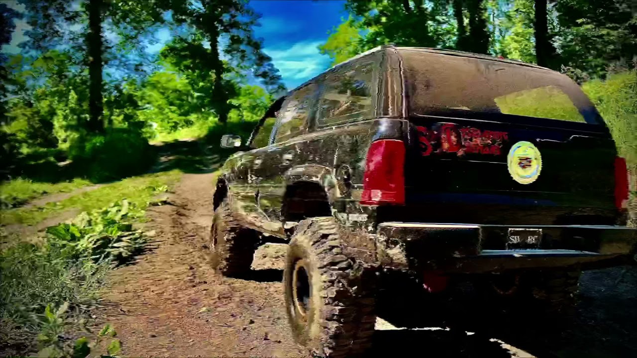 Custom 1/6th scale Scx102 Cadillac Escalade - Off roading in a farm land