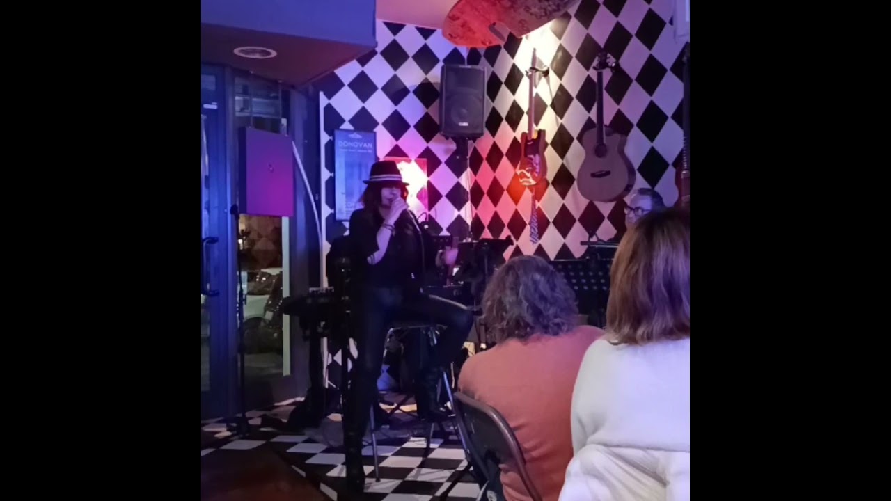 Katia Aloe- Ammazzate oh -RomAloe-omaggio alla città eterna. Le canzoni di ieri nella Roma di oggi.