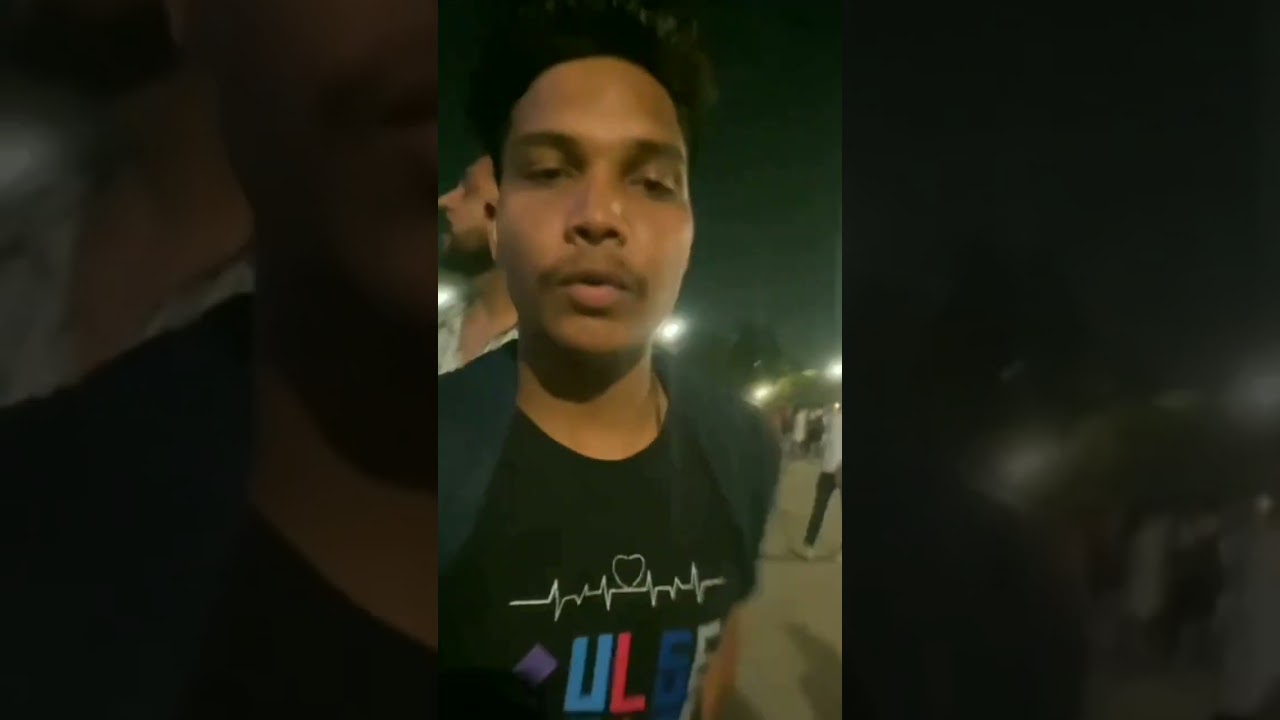 cute girls reaction ❤️ on India gate😲👀...#neerajvermavlogs #prankvideo #cutegirlreactoin #funny
