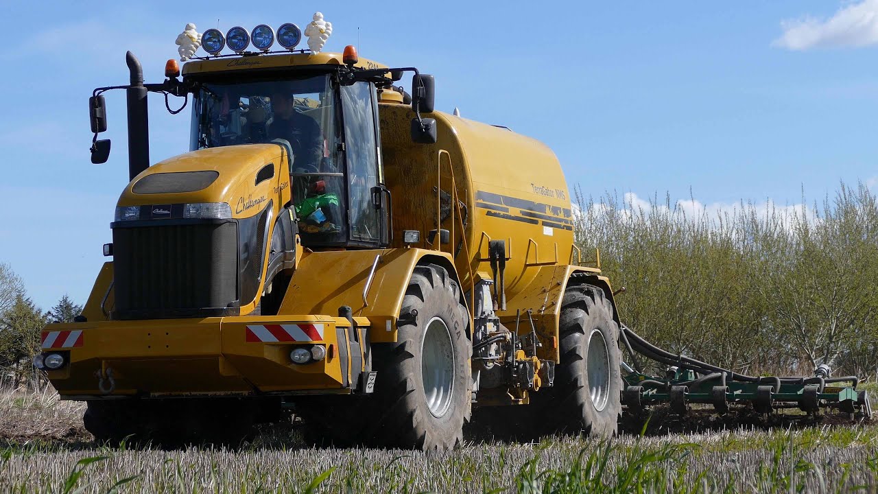 TerraGator Challenger 2244 in the field laying Slurry w/ 8-meter Göma Slurry Injector | Danish Agri