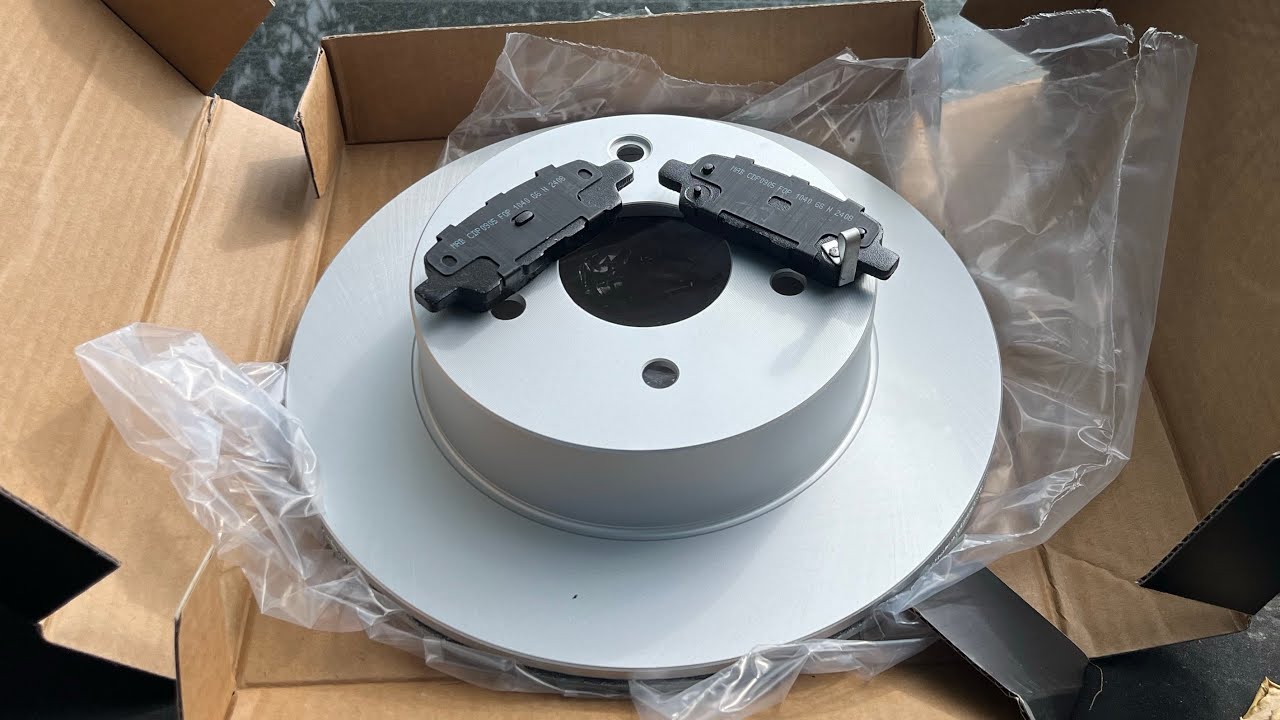Changing rear rotors and brake pads for the 1st time on my 2020 Rogue