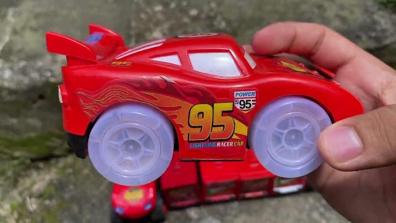 Menemukan Mainan Mobil Mobilan Di semak Semak!Lightning Mcqueen, Dinoco Rusteze