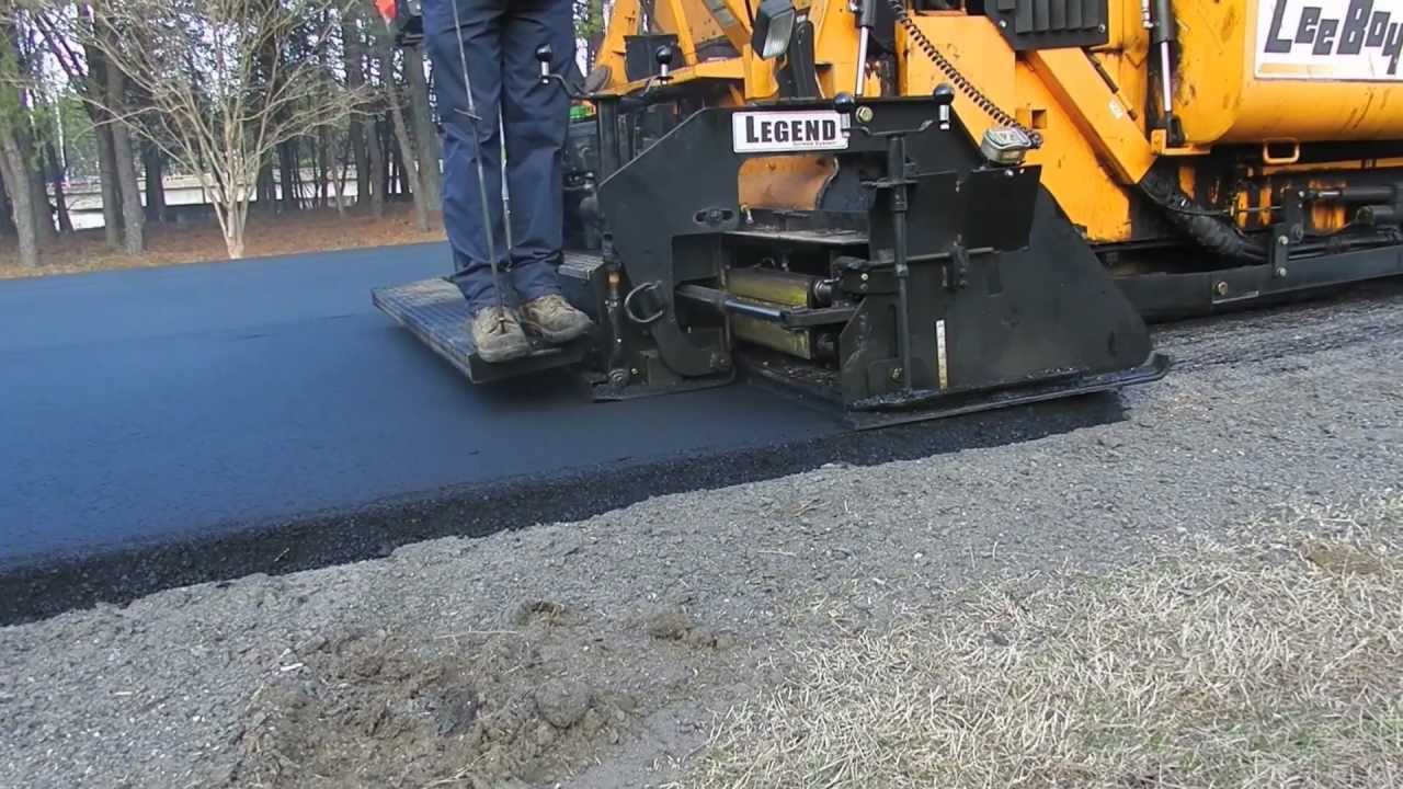 LeeBoy Legend 815HD screed in action part-2