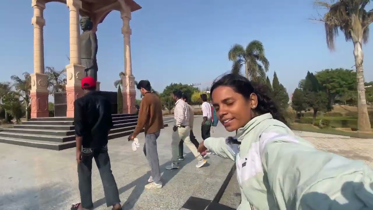 Bhai k sath ghumne gyi 
