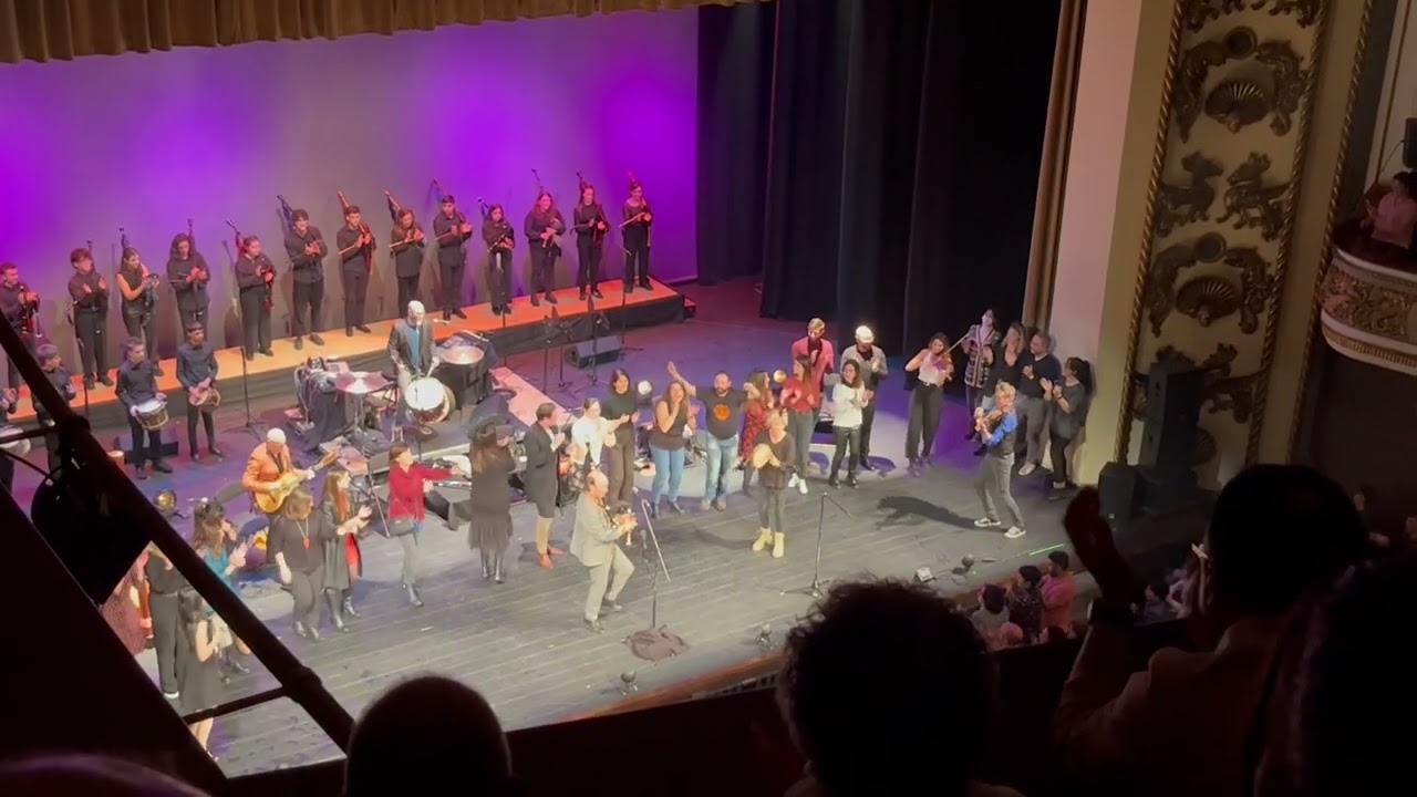 Carlos Núñez en el Teatro Colón (La Coruña) 16/12/2022 (10)