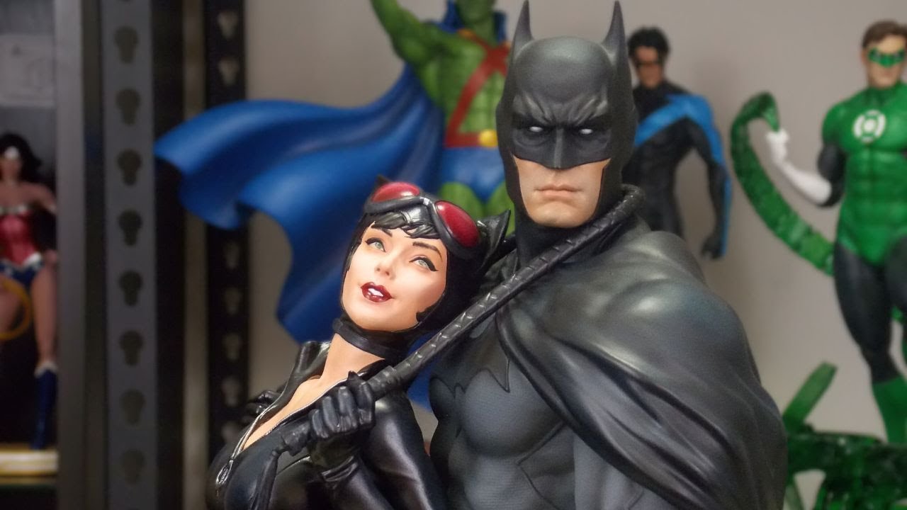 Batman & Catwoman Diorama by Sideshow Collectibles | Unboxing & Review!