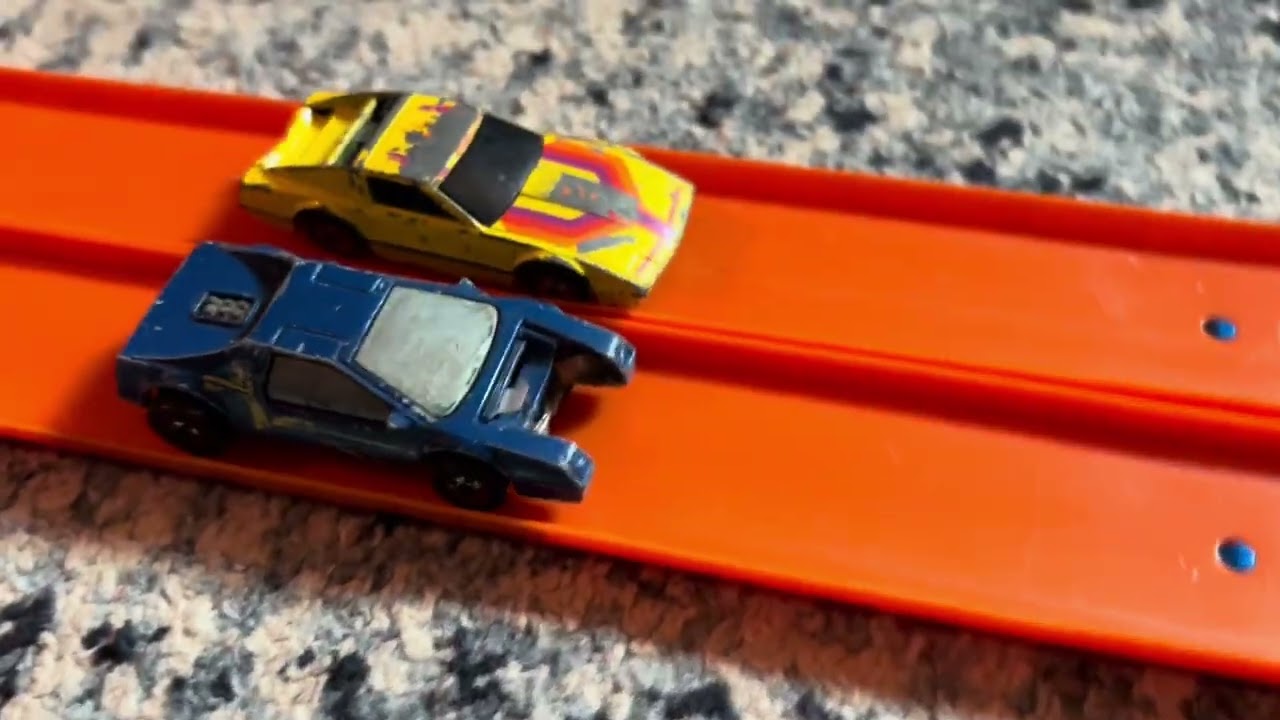 Beat up HotWheels car race!