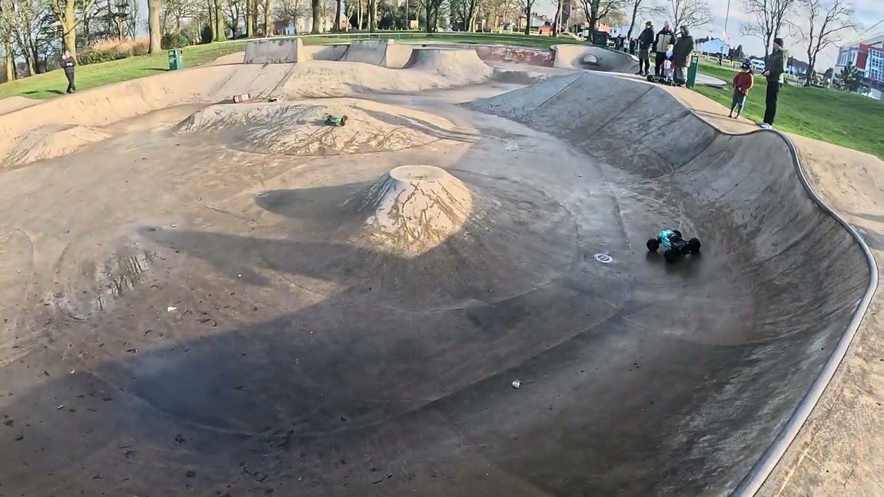 Arrma kraton 4s Moor Park skatepark 