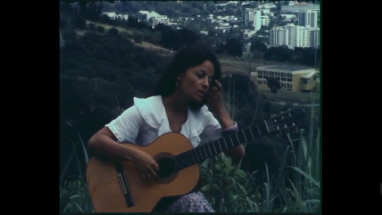 Jacqueline Farreyrol chante 