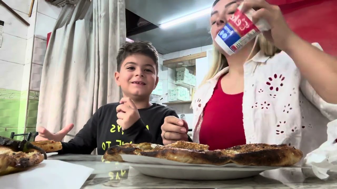 Konya da Hasan Şendağlı’da yağ somunu yiyoruz. Yemeden asla ama asla gitmeyin ! 