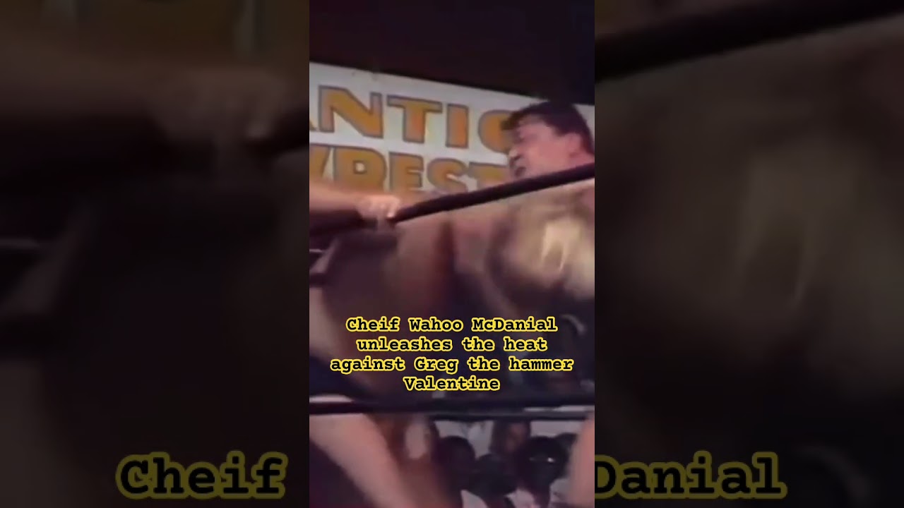 Шеф Ваху Макдэниал сражается с Грегом-молотом Валентайном #шорты #легендырестлинга #wwe