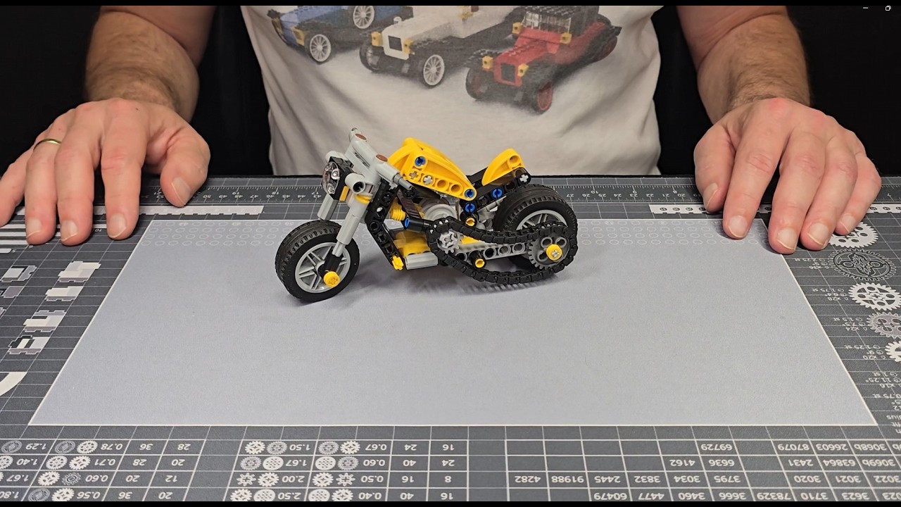 Lego 42225 Yellow Motorcycle assembly real time