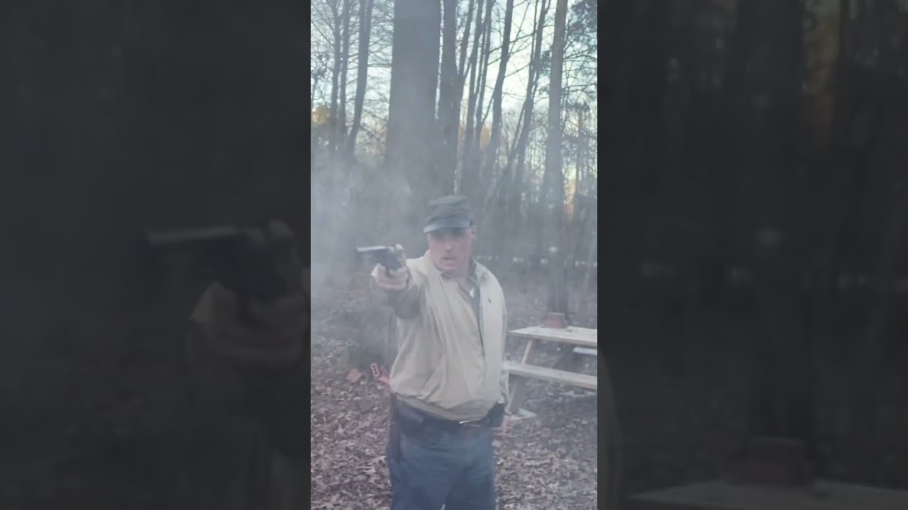 Colt Navy Six поет на закате (Вид от плохого парня)