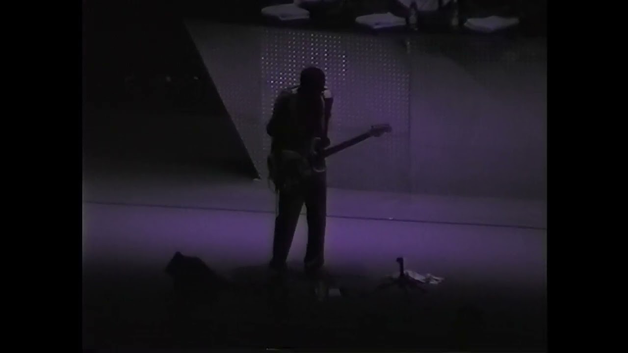 Weezer - Live at First Union Center, Philadelphia (Sept. 26, 2001) [60fps]