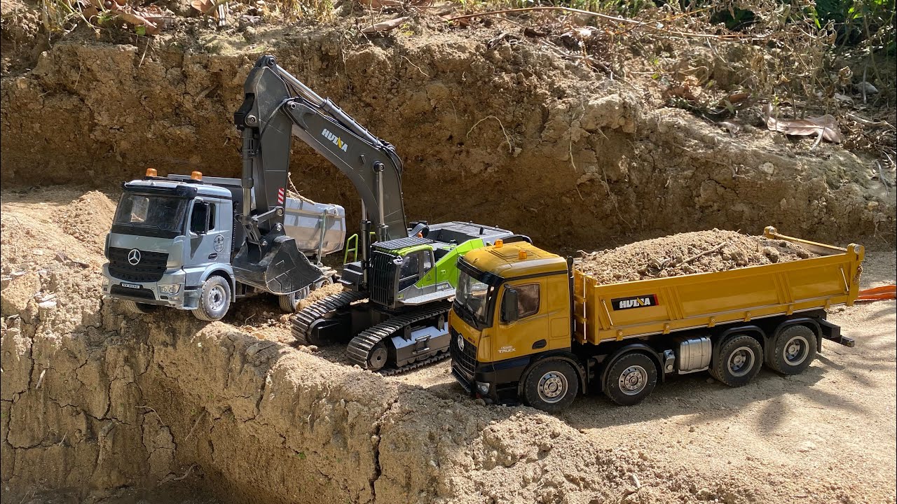 Aksi #108 Dump Truk RC Huina 1536, Truk Merci Muatan Tanah Merah Bangunan Excavator Besar Huina 1593