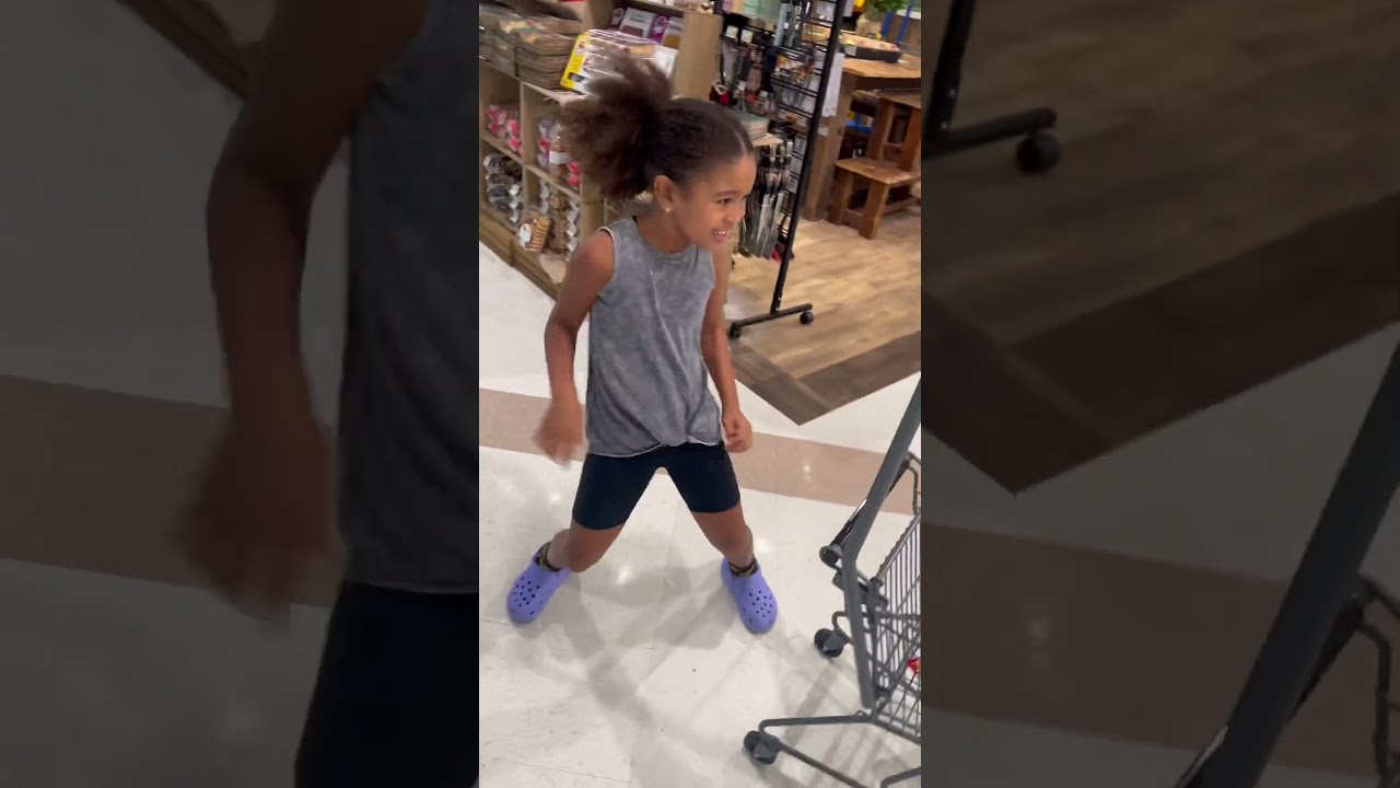 The mini cart at Lowe&rsquo;s food is everything! #scarlettgray #funny #shortsvideo