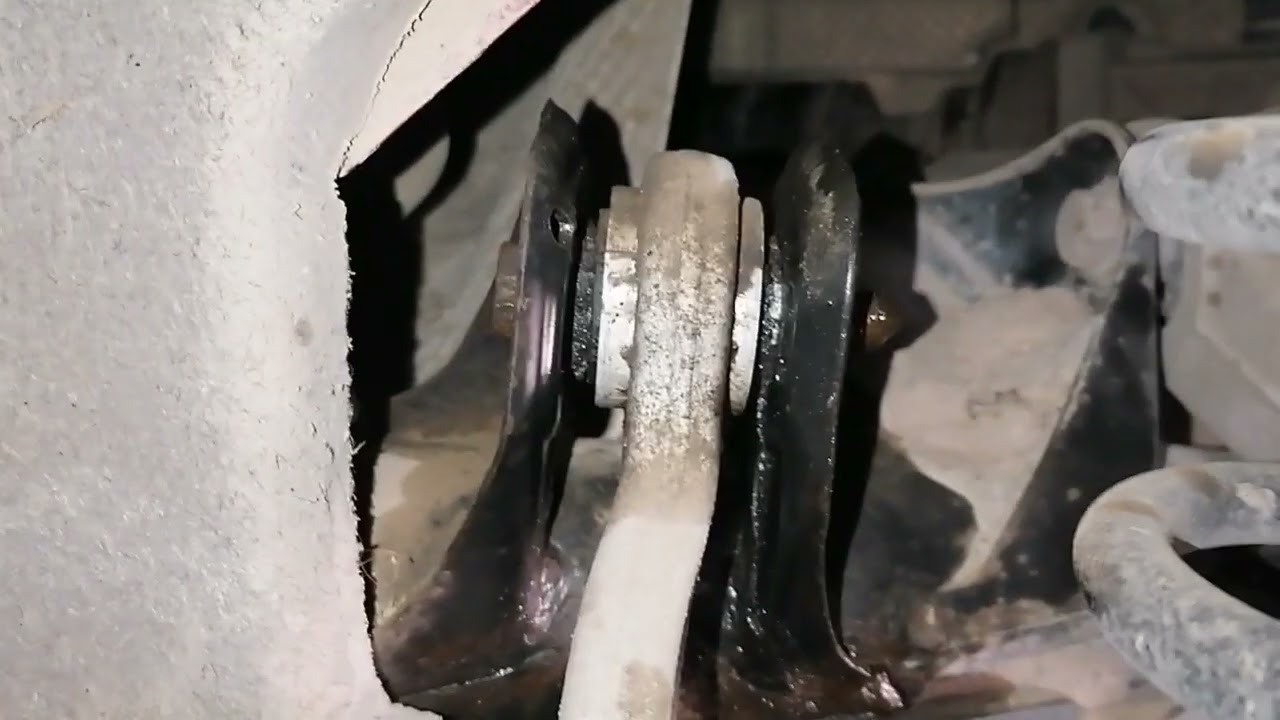 Audi Q - 5  2008год ремонт ходовой, стойки, рычаги, эксцентрики.