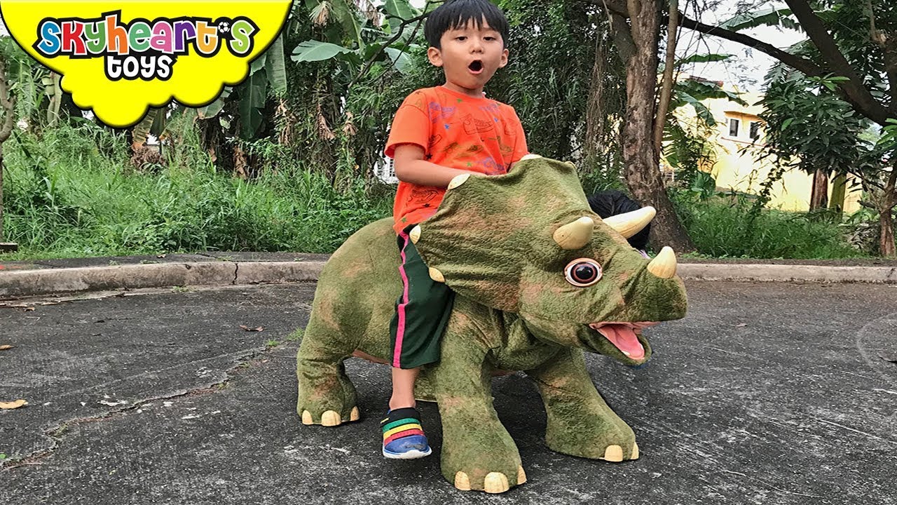 We rescued MOMMY TRICERATOPS - Skyheart with dinosaurs for kids toys jurassic park