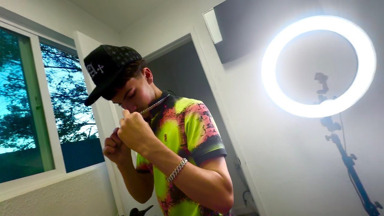 El Mago - Main Topic (Official Music Video)