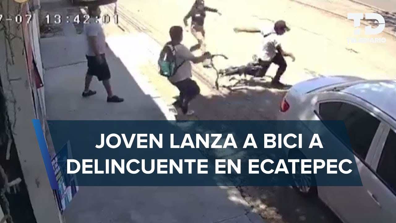 Joven lanza su bici a delincuente que huía de policía en Ecatepec; tropieza y lo detienen