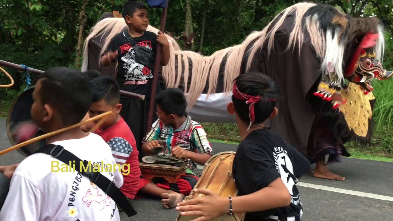 Gamelan Barong bangkung Legendaris “capung gantung dan iwak peyek”