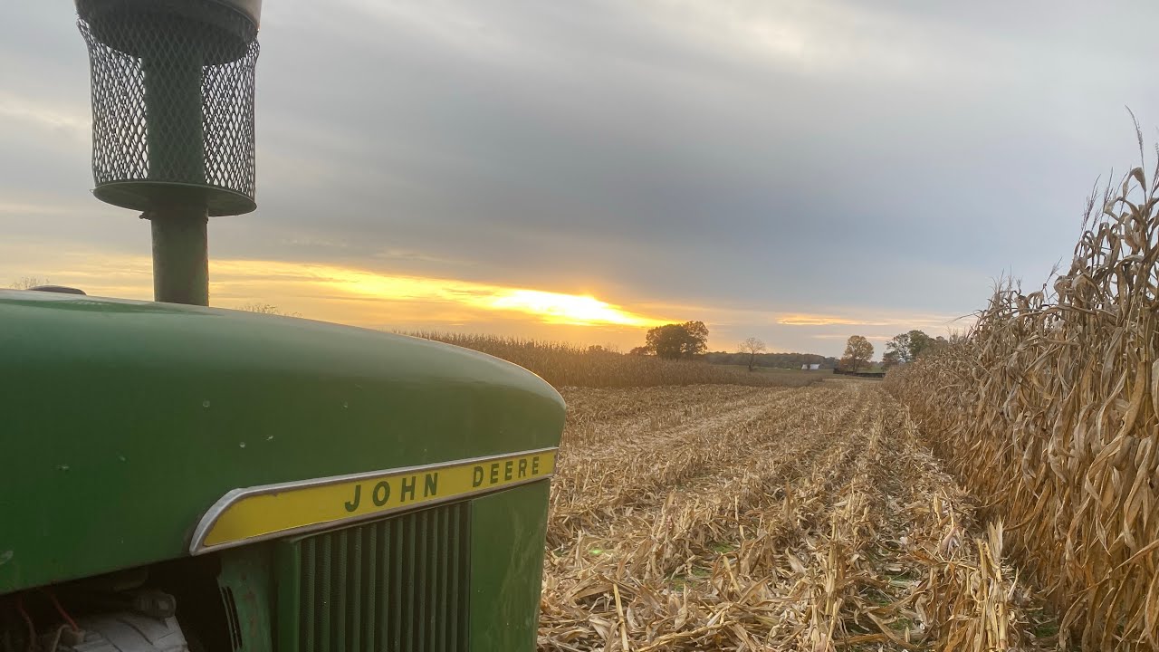 Southern Indiana Ear Corn Harvest 2023 Day 1 | that_7.3_farmer