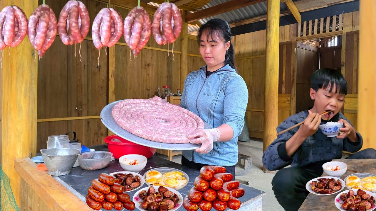 Life in the mountains of Vietnam. How to make smoked sausage at home. | Lý Thương country life