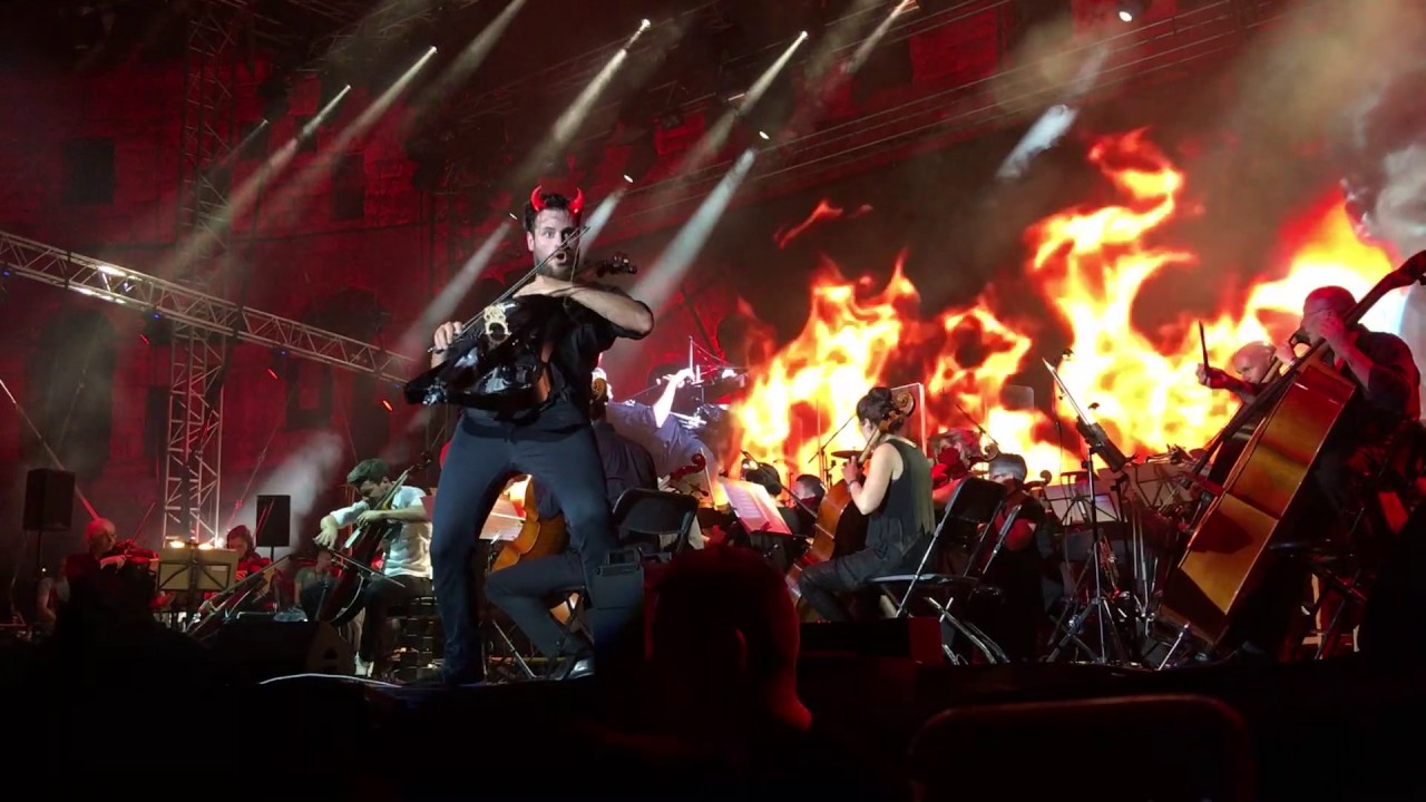 2Cellos - Highway To Hell (Live Arena Pula 2017)