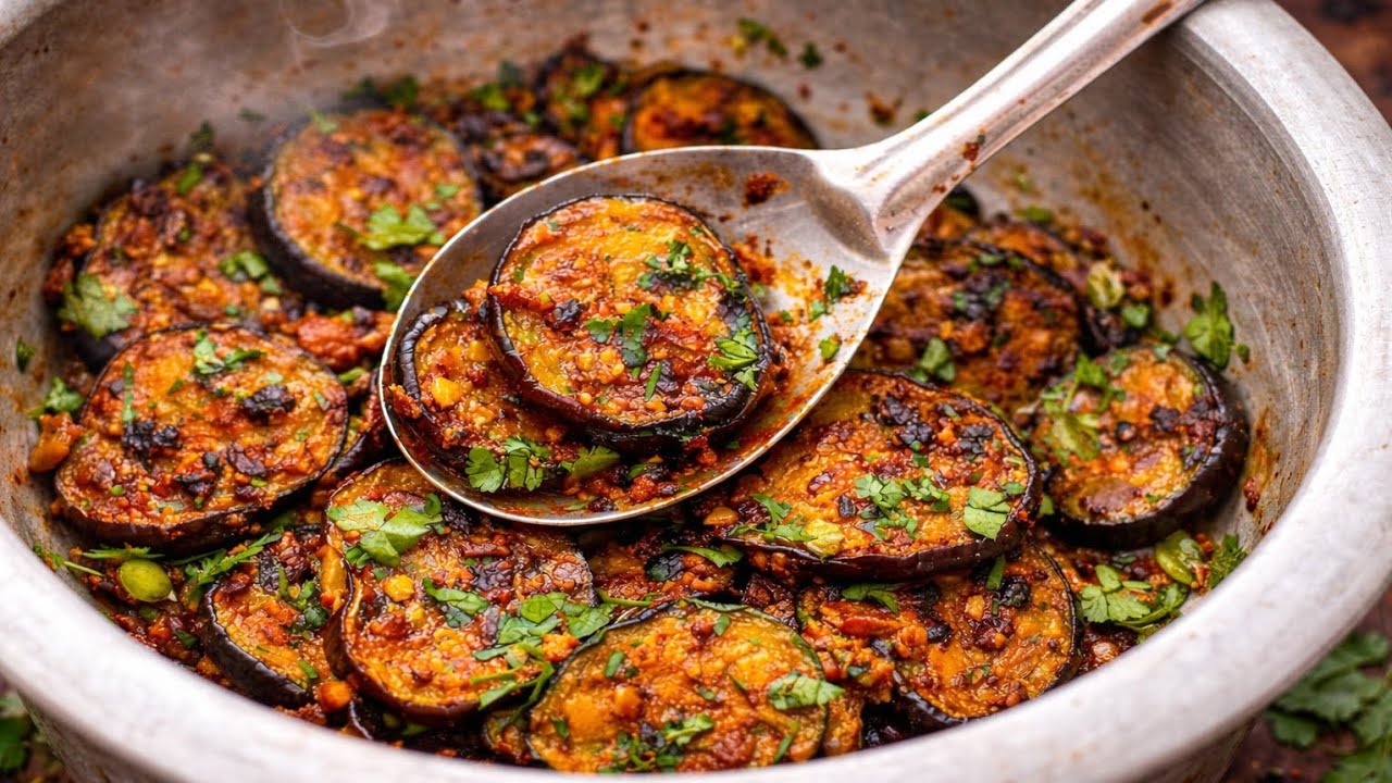 Brinjal Fry Curry 😋#BrinjalFry#EggplantRecipe#IndianCurry#VillageCooking#FoodVlog