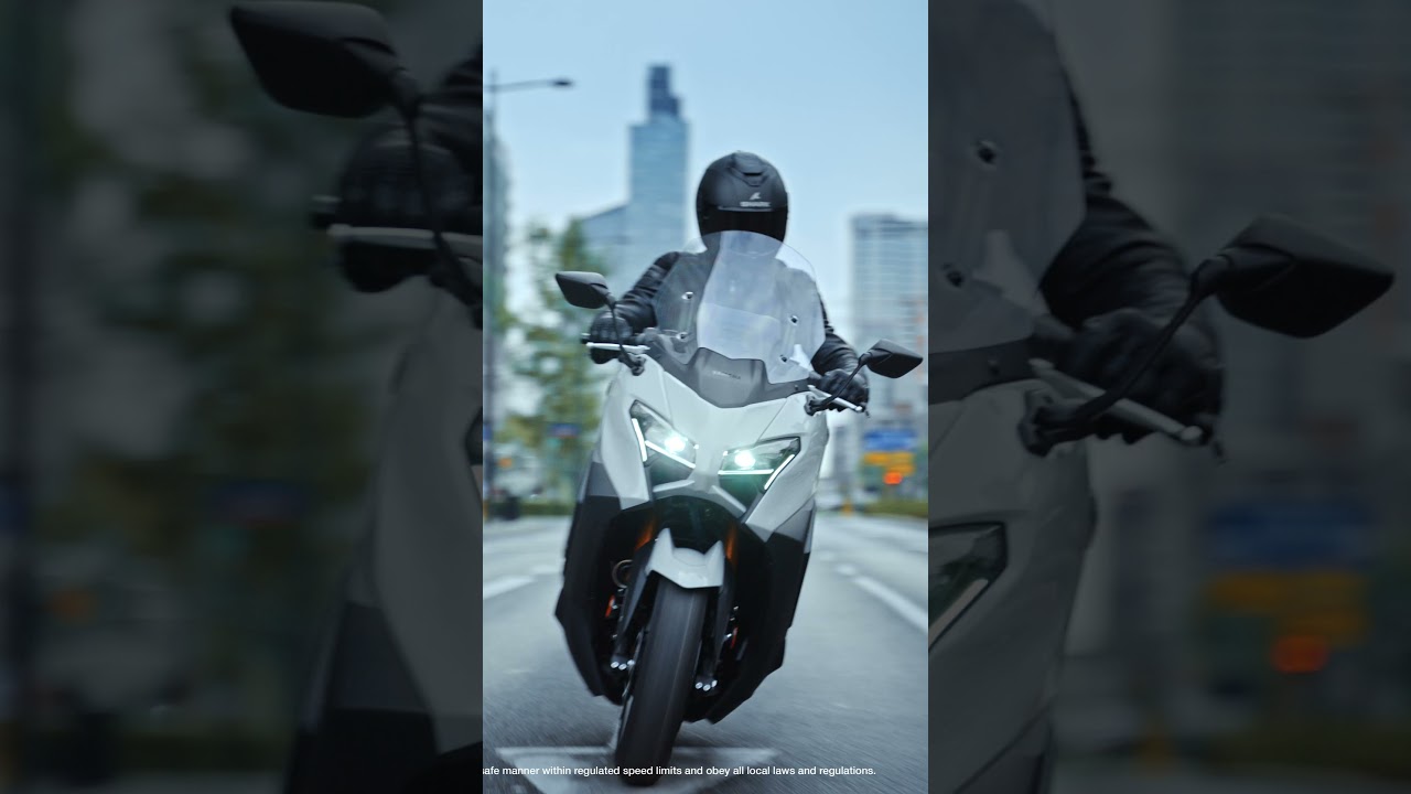 2025 Yamaha TMAX & TMAX Tech MAX: MAX is in details.