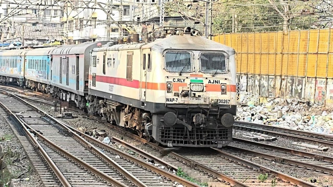 Lovely Parallel Video Of Hingoli Jan Shatabdi Express & Local Train Taken From Masjid to Mumbai Csmt