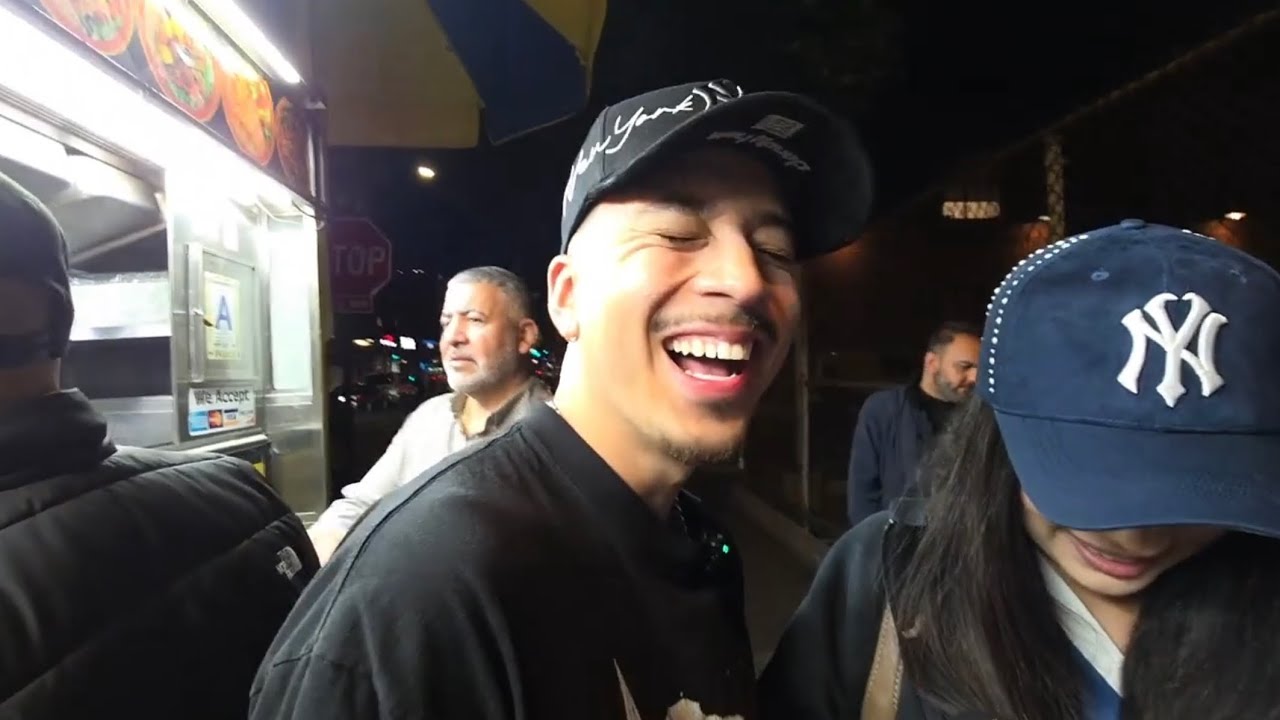 SANTEA AND CRAZY LATINA TRY NEW YORK  CITY STREET FOOD!!! (BAD IDEA)