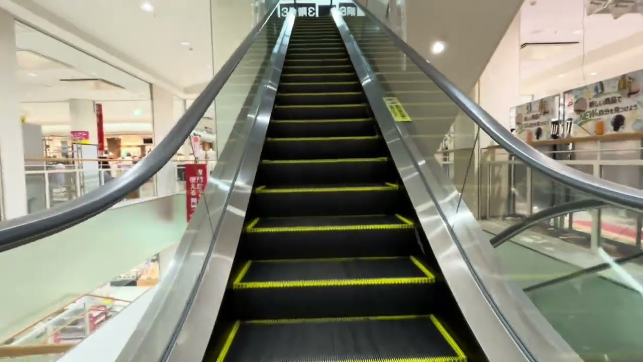 アピタ安城南店　エスカレーター