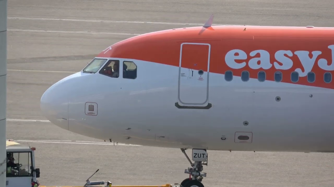 Beautiful EasyJet A320-214 G-EZUT pushback and preparing for trip to Glasgow from Southampton