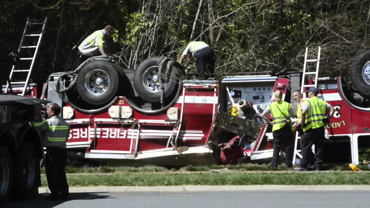 4 firefighters hurt as Charlotte fire truck overturns