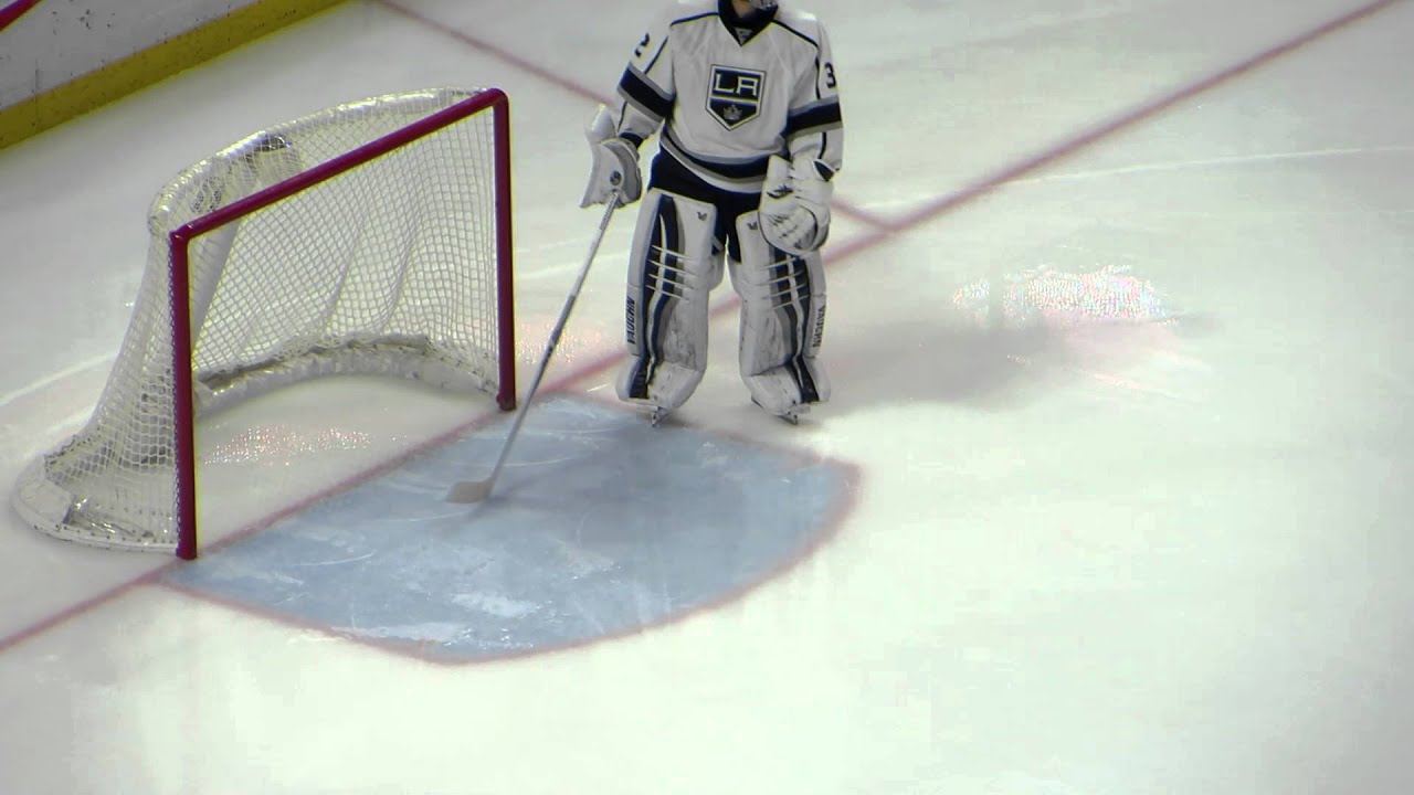 Jonathan Quick warms up during the Kings @ Senators hockey game