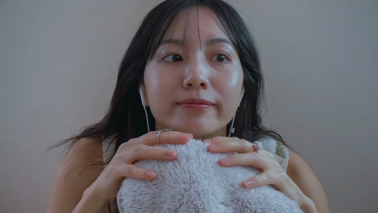 ASMR fluffy mic scratching