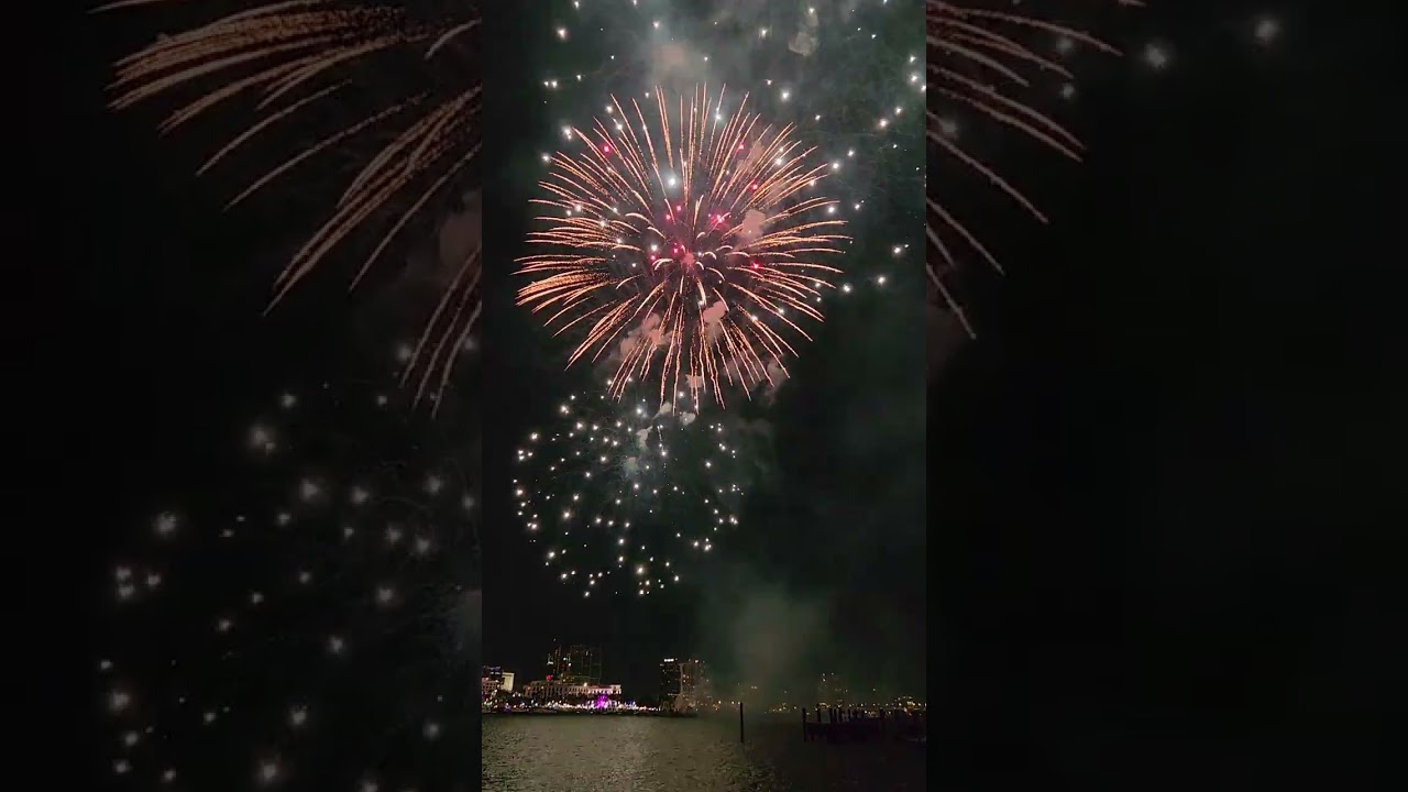 Fireworks West Palm Beach 2026 New Year 1