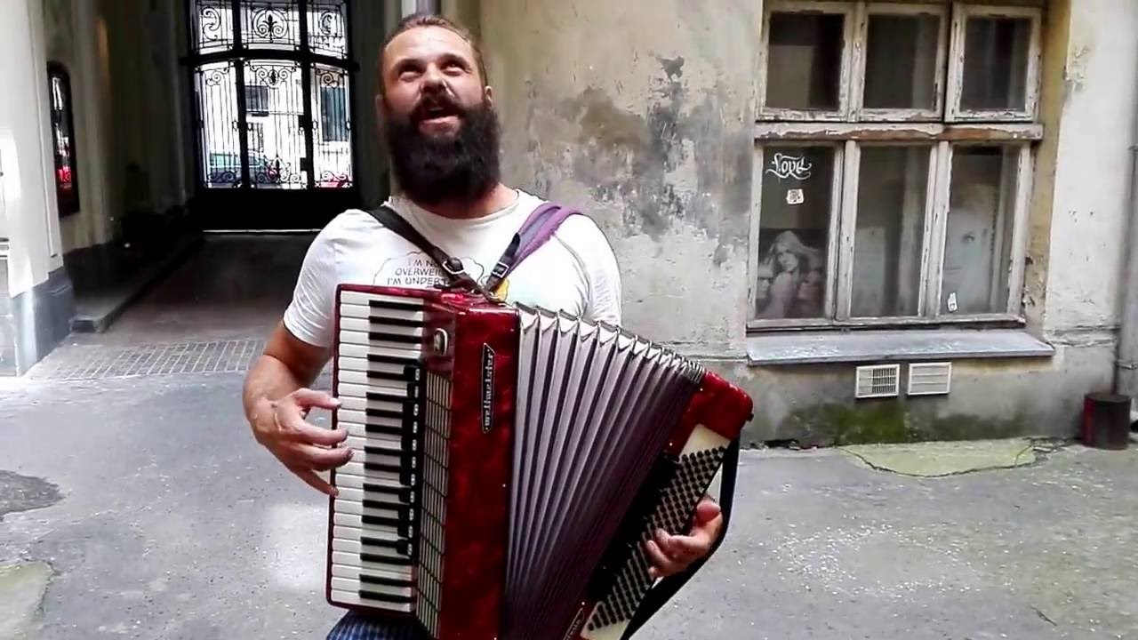 Witek Muzyk Ulicy na Wilczej 29a śpiewa "Serce wolności"