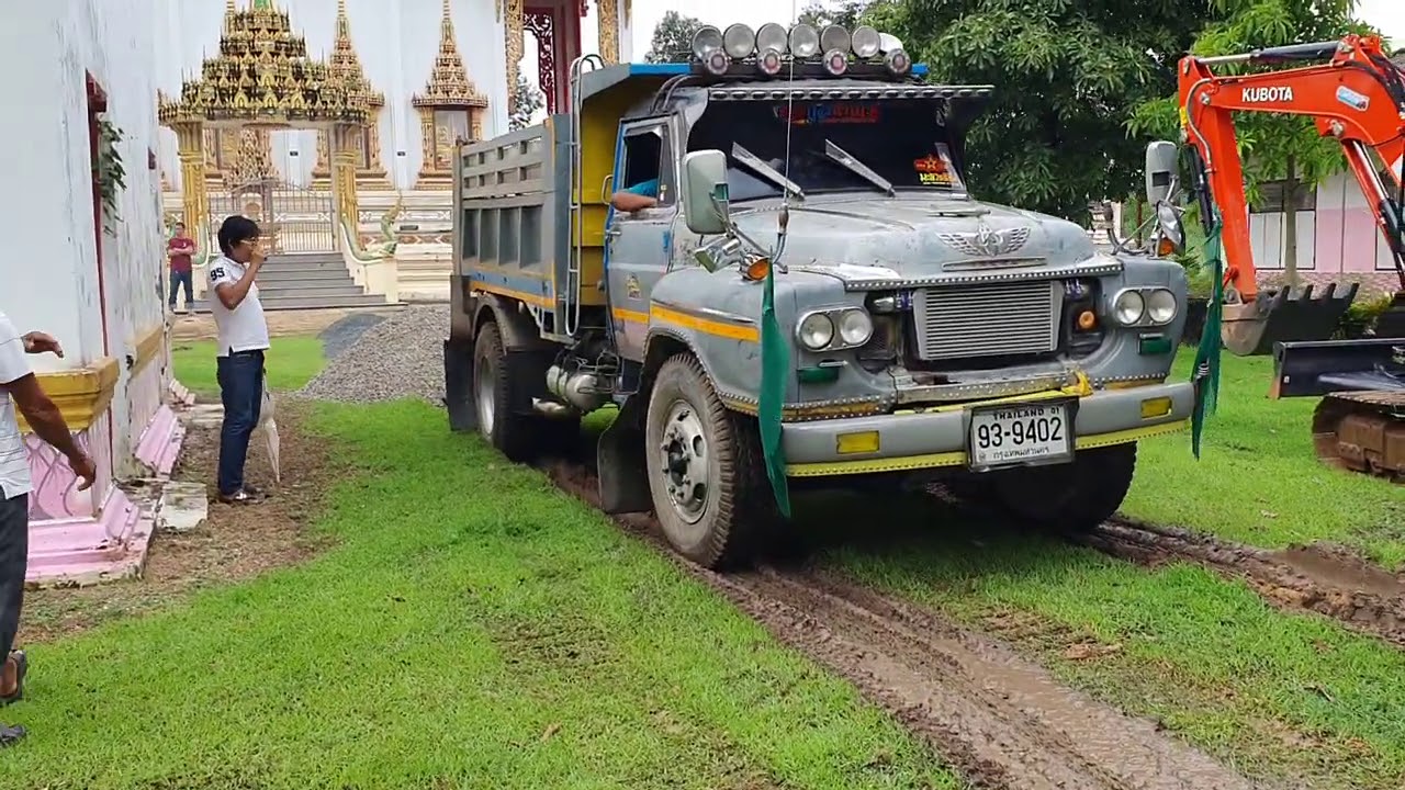 คุณปู่แรงจัด รถดั้มสายบุญ ดั้มหินถวายวัดหนองคัน อำเภอท่าใหม่ Dump Truck