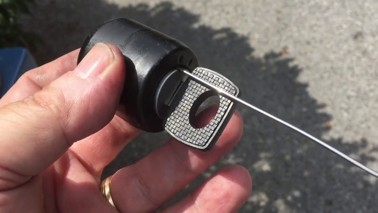 W126 S Class Mercedes Benz sticky ignition key and how to change the steering lock