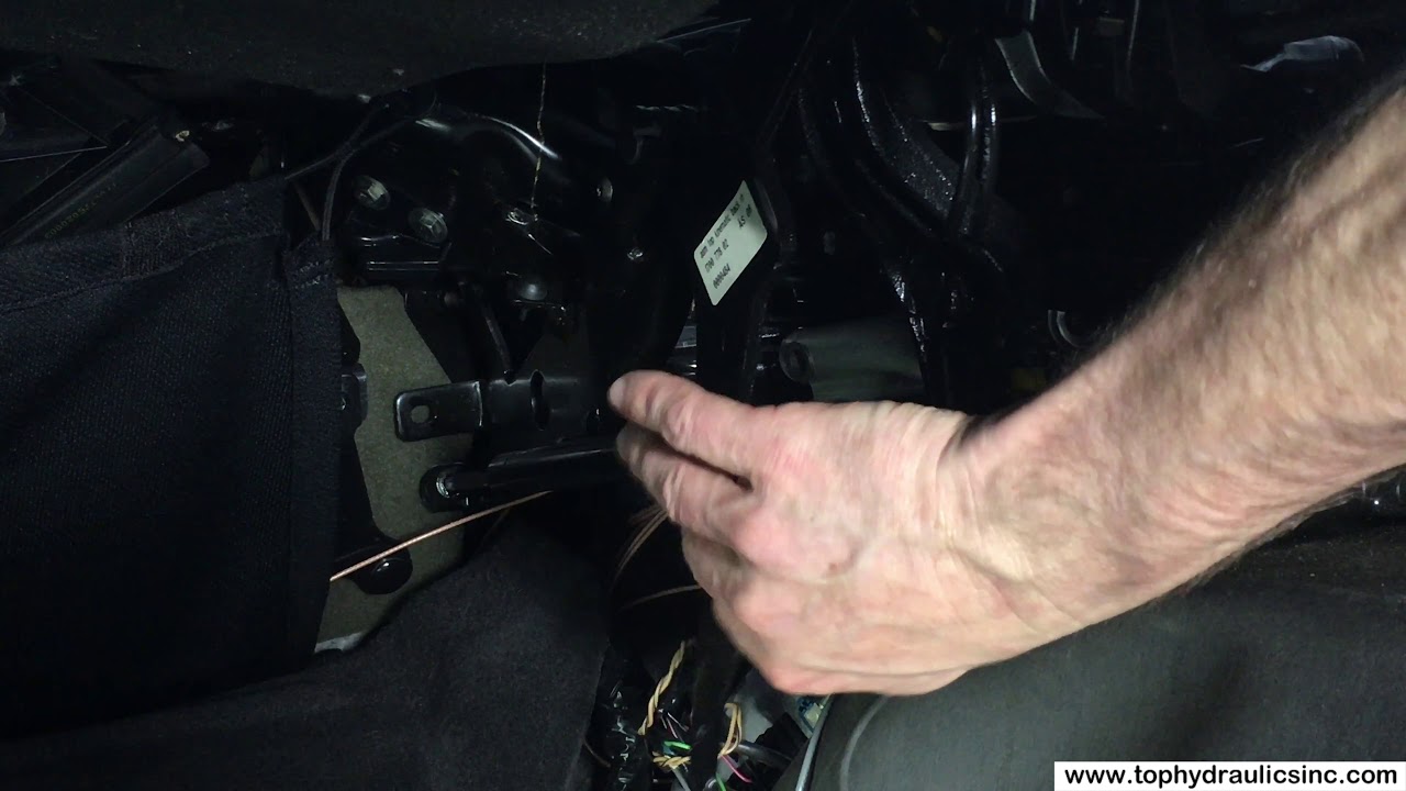 Cadillac XLR - Chapter 6 - Replacing the Main Lift Cylinder