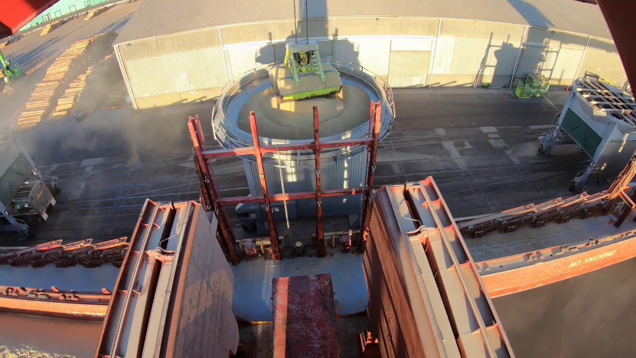 Bulk Discharging of Soy Meal using MacGregor Ships Cranes New Zealand