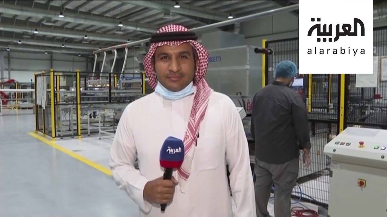 نشرة الرابعة | شاهد.. روبوتات تقوم بصناعة الألواح الشمسية في السعودية