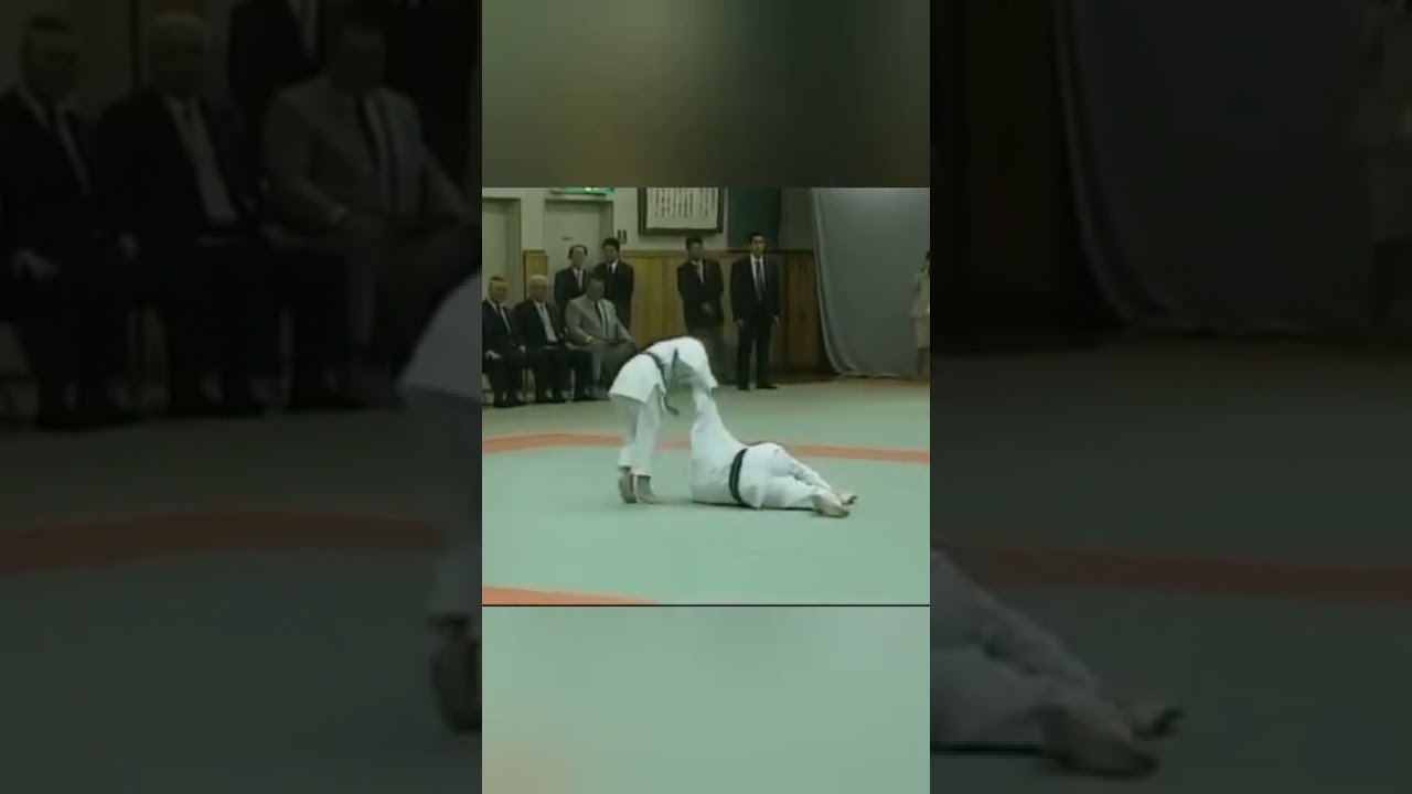 Девочка бросила Путина на татами la ragazza ha lanciato di Putin sul tatami the girl threw Putin