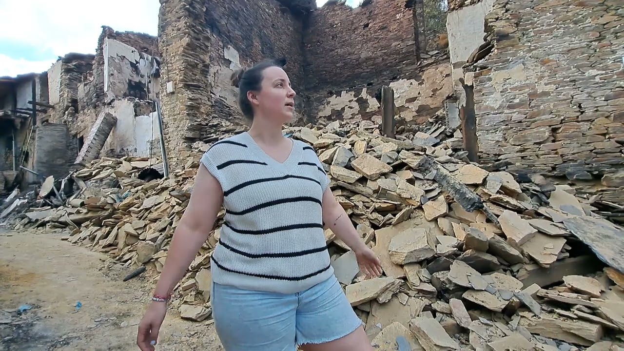 Zona de casas que ardió en Cernego ( Vilamartín)