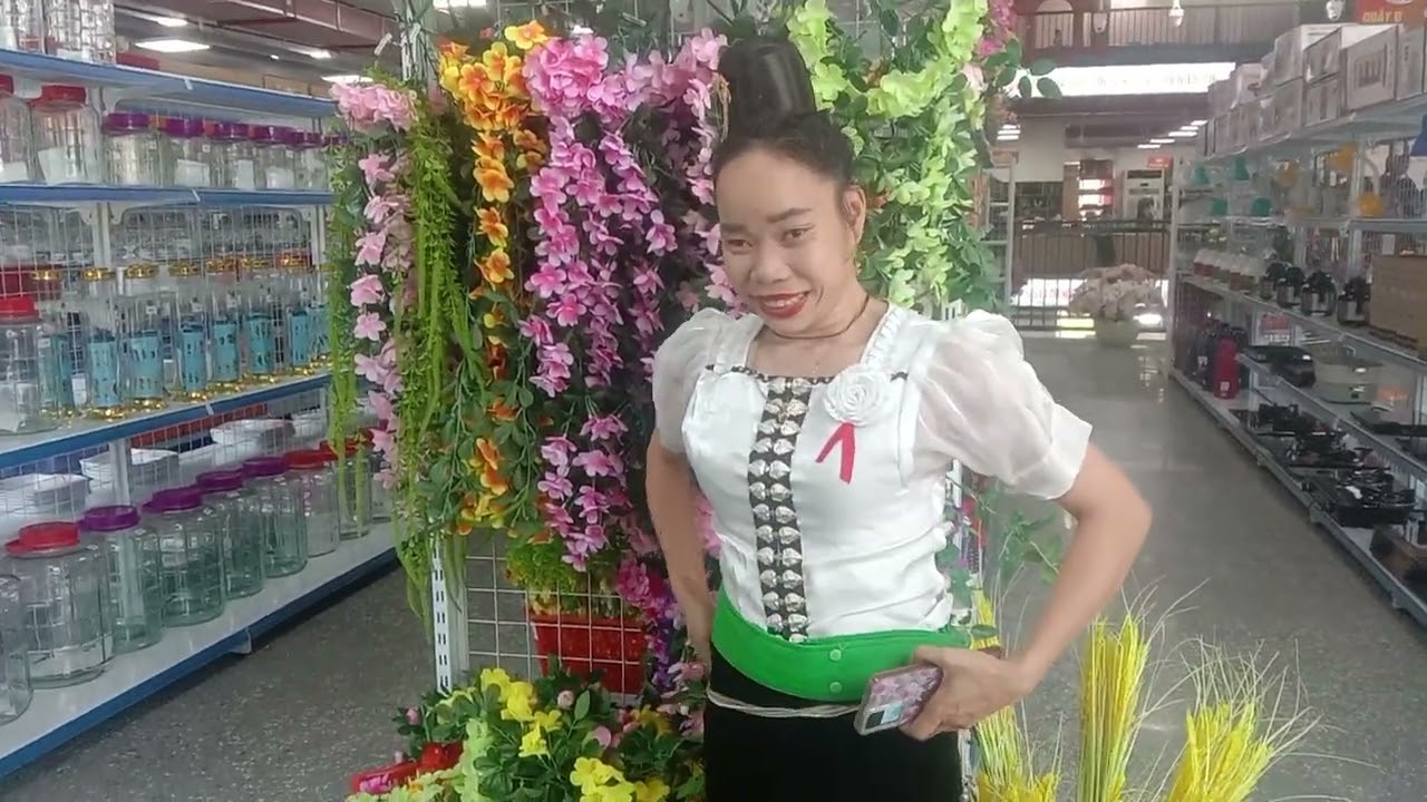 Em hương vui khi đi chơi 
