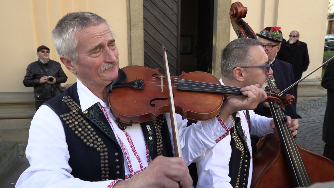 UHERSKÝ BROD-Z pohřbu LUBOMÍRA MÁLKA, legendárního primáše CM Olšava (1.)