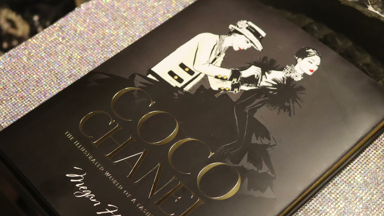 Coco Chanel Special Edition: The Illustrated World of a Fashion Icon Flip-Thru